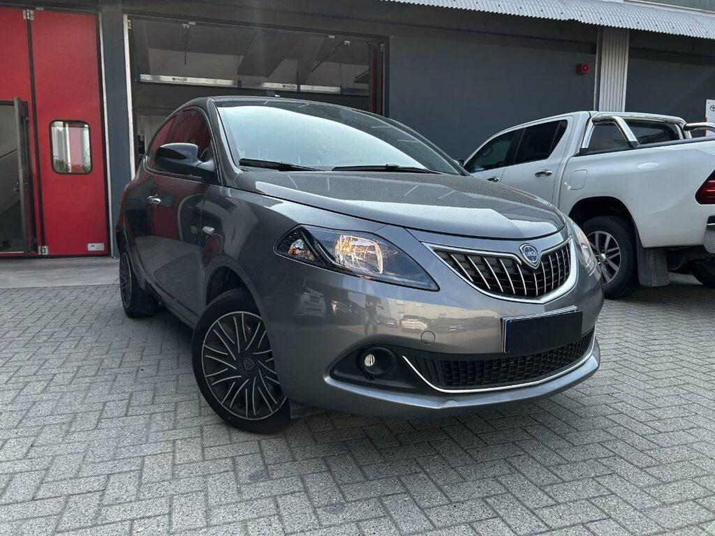 Lancia Ypsilon 1.0 Firefly Hybrid Gold Plus S&s 70cv Ibrida Benzina Usata